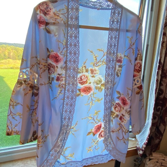 NWOT ~ LillyPosh Bell Sleeve Kimono - Picture 2 of 8